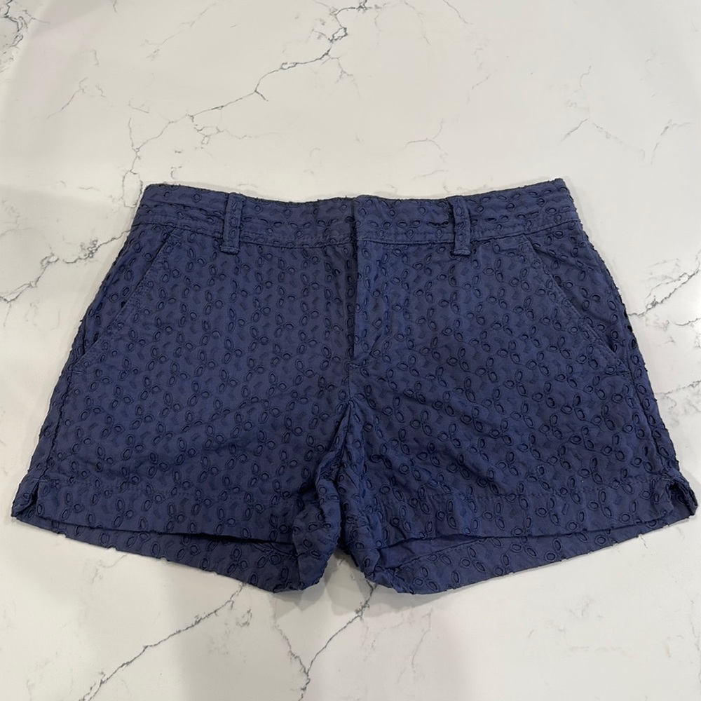 GAP 100% cotton eyelet short. Size 0.